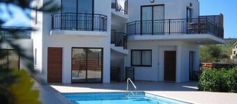 Ideal townhouse with private roof terrace & pool, near the sea