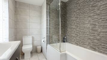 Combined shower/bathtub, hair dryer, towels, soap
