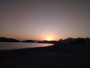 Beach nearby, sun-loungers - Casa Cozy: Fantastic Villa with Heated Pool, WiFi, A/C, TV, BBQ & EV charging (Mazarrón)