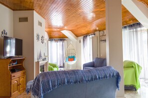 2 Schlafzimmer, Schreibtisch, schallisolierte Zimmer