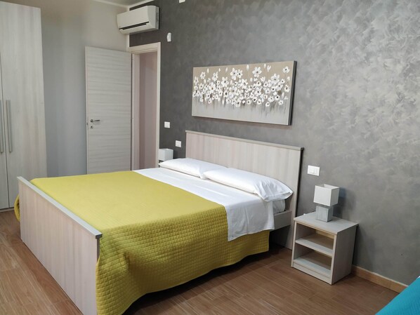 2 bedrooms, iron/ironing board, travel cot, WiFi