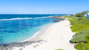 A beach with clear blue water, white sand, and some greenery. - Peters Beach House with pool, waterfront, Housekeeper who cooks your shopping (Poste Lafayette)