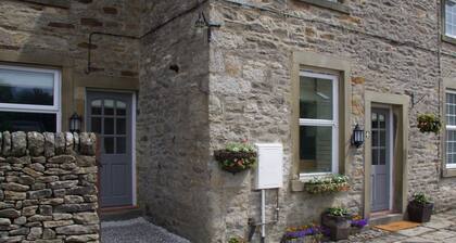 Tucked Away Cottage, Beautiful cottage in central Grassington with parking