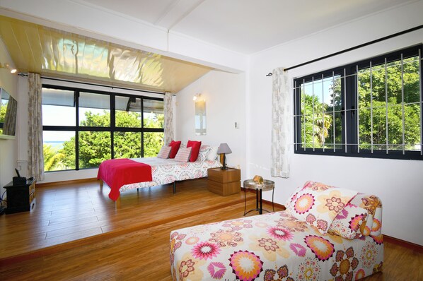 3 bedrooms, in-room safe, desk, iron/ironing board