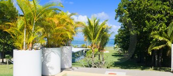 Riambel: Villa Antema, pool, right on the beach