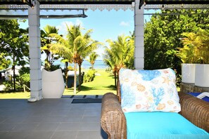 Terrace/patio - Riambel: Villa Antema, pool, right on the beach (Riambel)