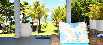 Riambel: Villa Antema, Pool, direkt am Wasser