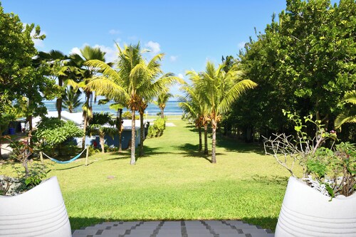 Riambel: Villa Antema, piscine, pied dans l’eau plage a l'infini wifi gratuit