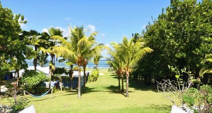 Riambel: Villa Antema, pool, right on the beach