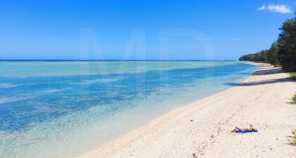 Riambel: Villa Antema, Pool, direkt am Wasser