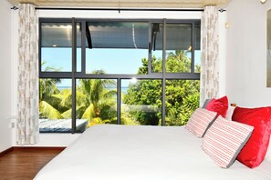 3 habitaciones, caja de seguridad en la habitación y escritorio