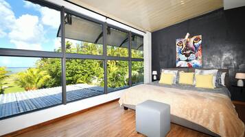 3 chambres, coffres-forts dans les chambres, bureau
