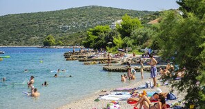 Una spiaggia nelle vicinanze