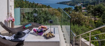 ****屋外ジャグジー付き高級ヴィラ****