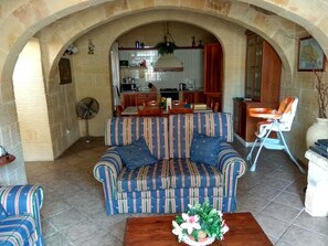 Smart TV, fireplace, DVD player, table football