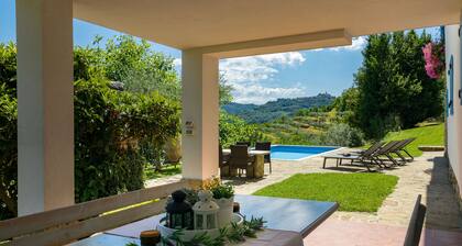 Peaceful Villa situated on the top of the hill with breathetaking view