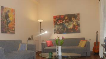 Books, music library, stereo