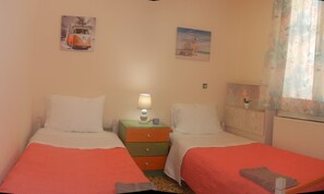 4 chambres, fer et planche à repasser, Wi-Fi, draps fournis