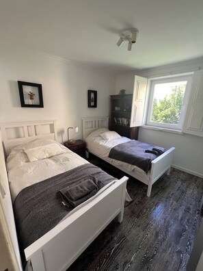3 chambres, fer et planche à repasser, lit parapluie, Wi-Fi gratuit