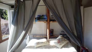 10 bedrooms, WiFi, bed sheets