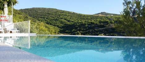 Lämmitetty uima-allas