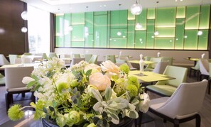 Colazione a buffet a pagamento, servita tutte le mattine 