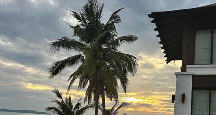 Ylellinen huoneisto kauniilla merinäköalalla ja iso terassi