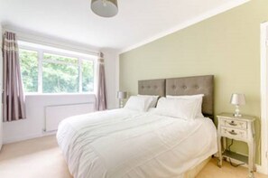 2 bedrooms, iron/ironing board, Internet, bed sheets