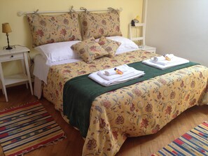 2 bedrooms, desk, iron/ironing board, WiFi