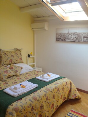 2 bedrooms, desk, iron/ironing board, WiFi
