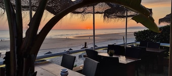 Architect Villa with private pool, 3 minutes to the beach and 20 min to Lisbon