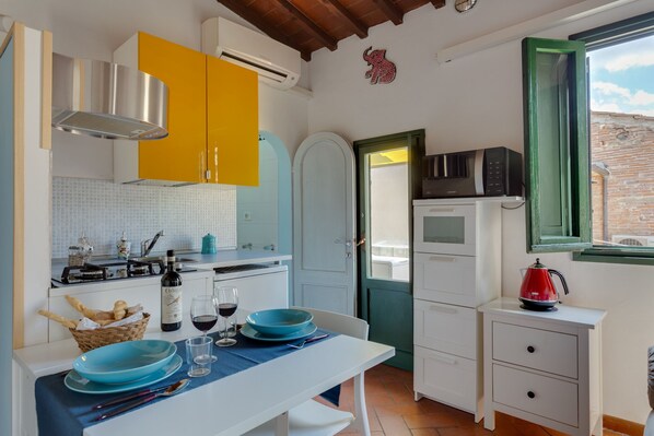 Fridge, microwave, stovetop, coffee/tea maker
