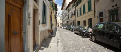 المنطقة المحيطة بالمنشأة