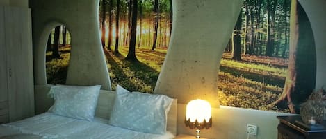 1 bedroom, desk, iron/ironing board, WiFi