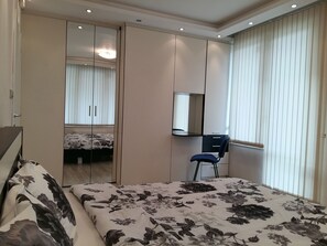 2 bedrooms, iron/ironing board, WiFi, bed sheets