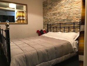 2 bedrooms, iron/ironing board, travel cot, WiFi - Apartment for 4 with heated jacuzzi and private garden, 2 min away from S. Cross (Firenze)