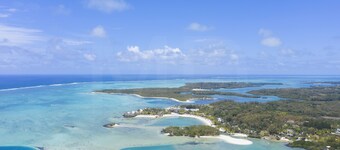 Private waterfront villa, swimming pool, garden, housekeeper, free wifi