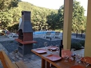 Outdoor dining -  3 Bed, 2 Bath, Private Pool, Free Parking, Wi-Fi, Air Con, Full Equipped. (Labin)