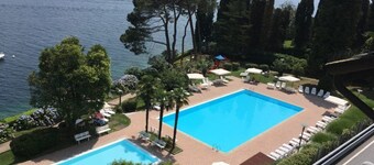 Surrounded by greenery and overlooking the lake Camphora Apartment "Residence of the Pasha"