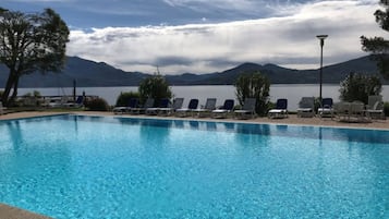 Piscine extérieure