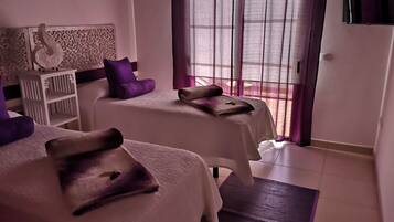 3 bedrooms, desk, soundproofing, iron/ironing board