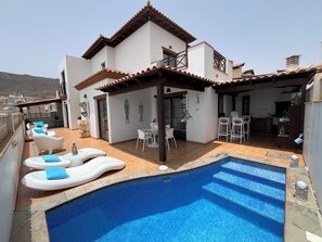 Outdoor pool - ABSOLUTE TRANQUILITY, COMFORTABLE AND CENTRAL LOCATION. (Tuineje)