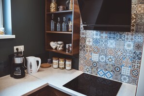 Fridge, microwave, oven, stovetop - STAWOWA - Charmly Apartment 69qm - NEW with 2 Balconies and inside Garage (Krakow)