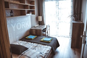 2 bedrooms, iron/ironing board, travel cot, WiFi - STAWOWA - Charmly Apartment 69qm - NEW with 2 Balconies and inside Garage (Krakow)