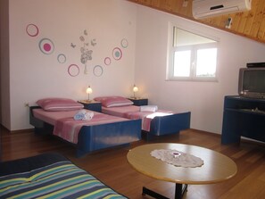 1 bedroom, iron/ironing board, internet, bed sheets - Apartments Krešić AP4 (Hvar)