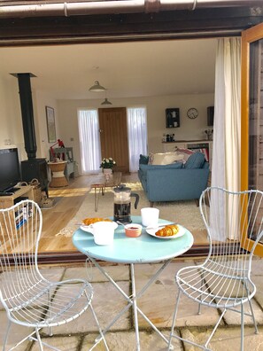 تناول الطعام بالخارج