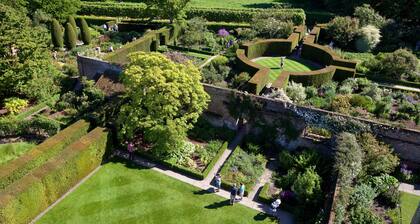 Romantic retreat in the hop fields of Kent, with great sightseeing