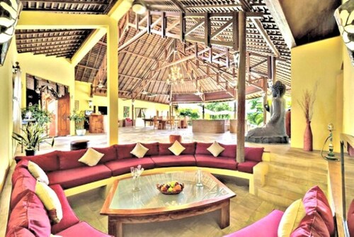 TARJOUS! Luxury 5 BR Villa Pool 18m!