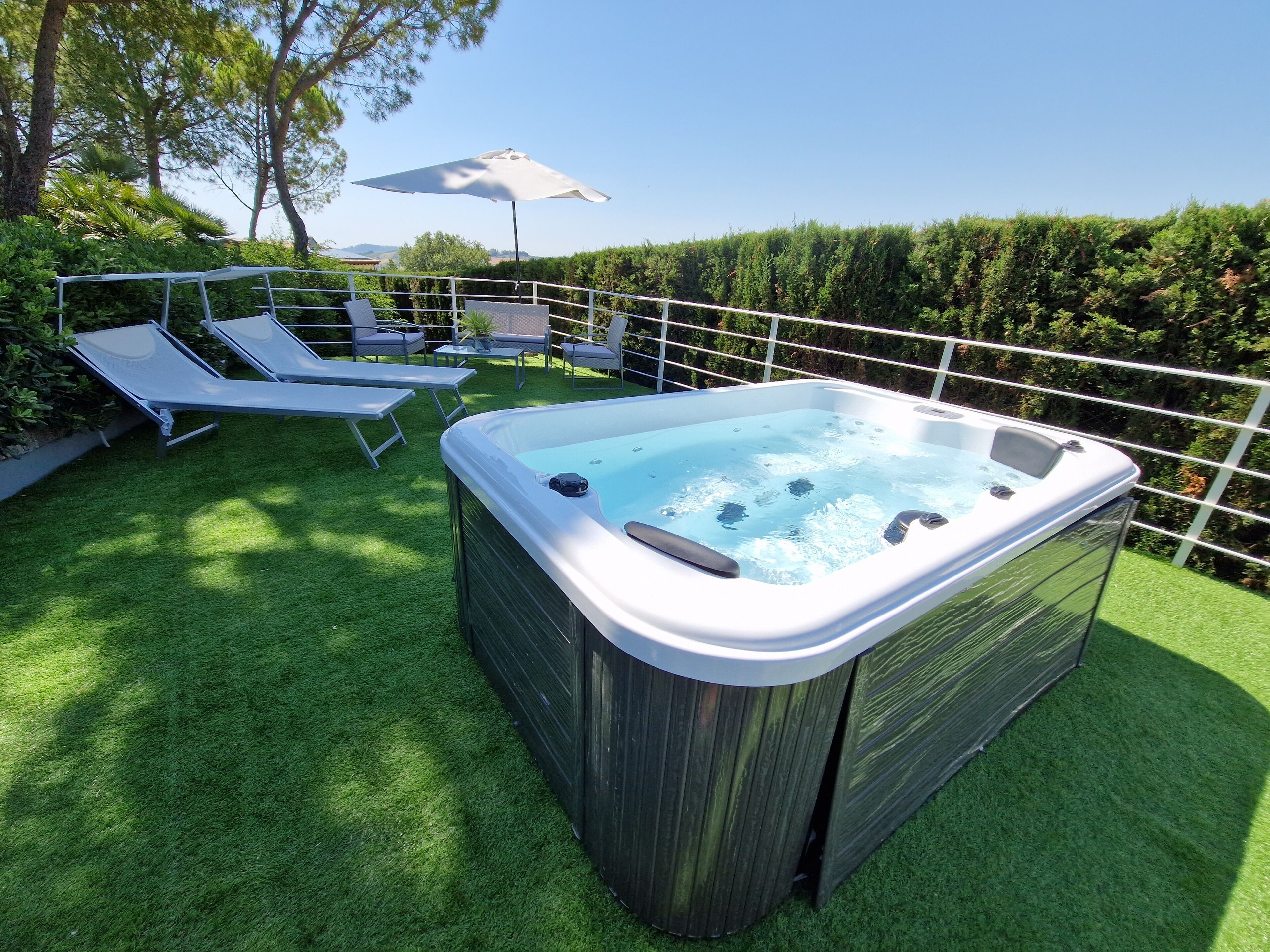 Outdoor spa tub