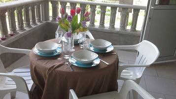 Outdoor dining